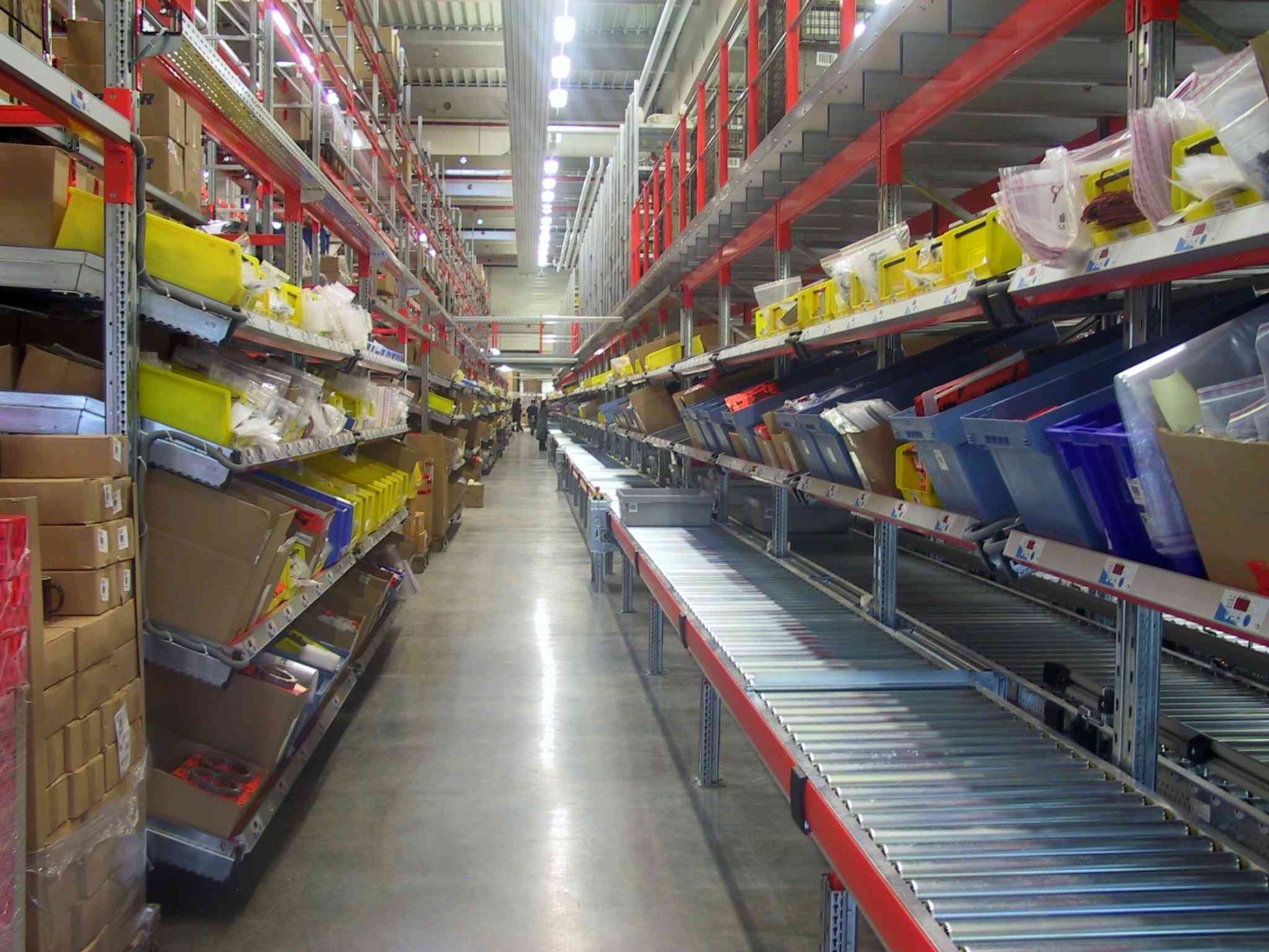 PBL-Kommissionieranlage mit automatischer Beh�lterausschleusung pro Zone