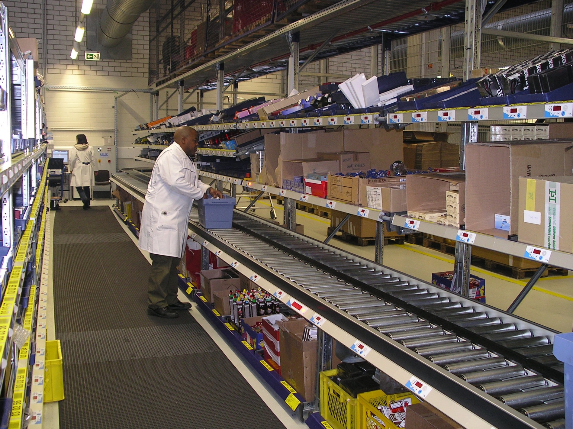 PBL-Kommissionieranlage mit automatischer Beh�lterausschleusung pro Zonengruppe