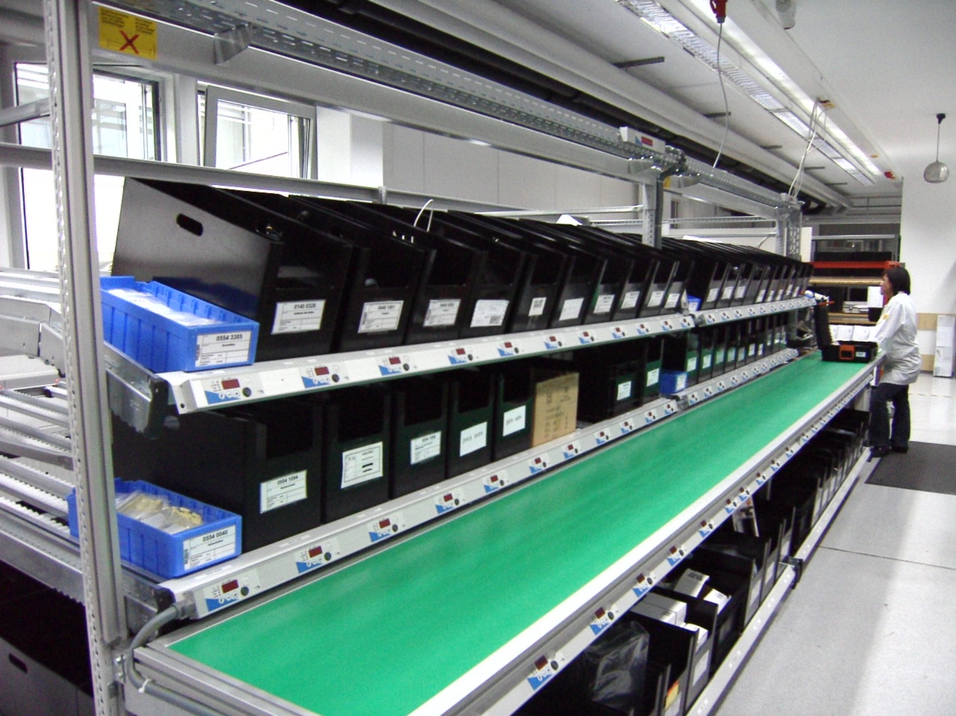 PBL-Kommissionieranlage mit Schiebestrecke